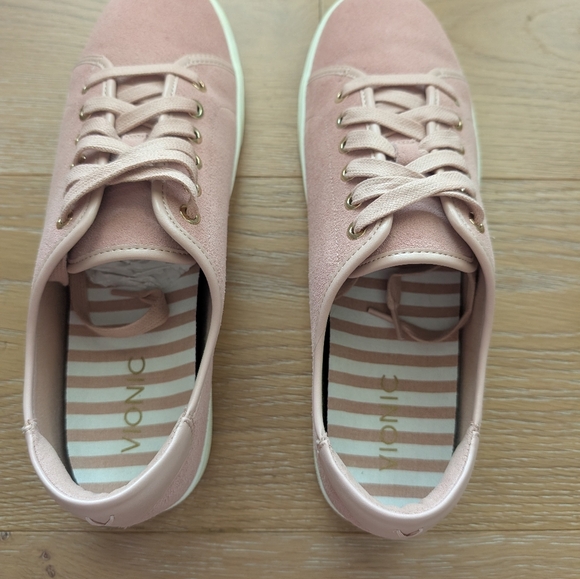 Vionic sneakers - Picture 8 of 13